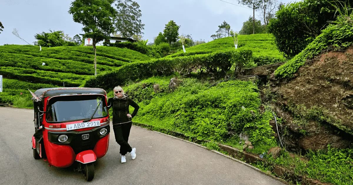 Nuwara Eliya Travel Guide — Mandaram Nuwara, Ambuluwawa & Sri Lanka's Misty Tea Country, Waterfalls & Colonial Hill Towns
