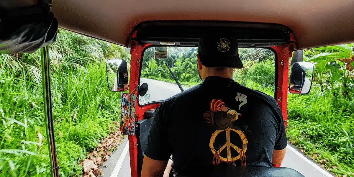 Tuk tuk travel in Deniyaya and Sinharaja, Sri Lanka