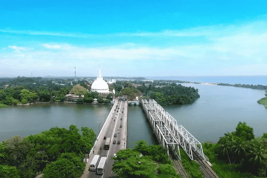 Kalutara Chaitya stupa beside the coastal highway