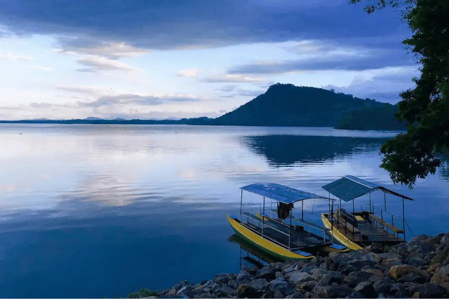 Sorabora Wewa ancient reservoir near Mahiyanganaya with mountain views and fishing villages, Sri Lanka
