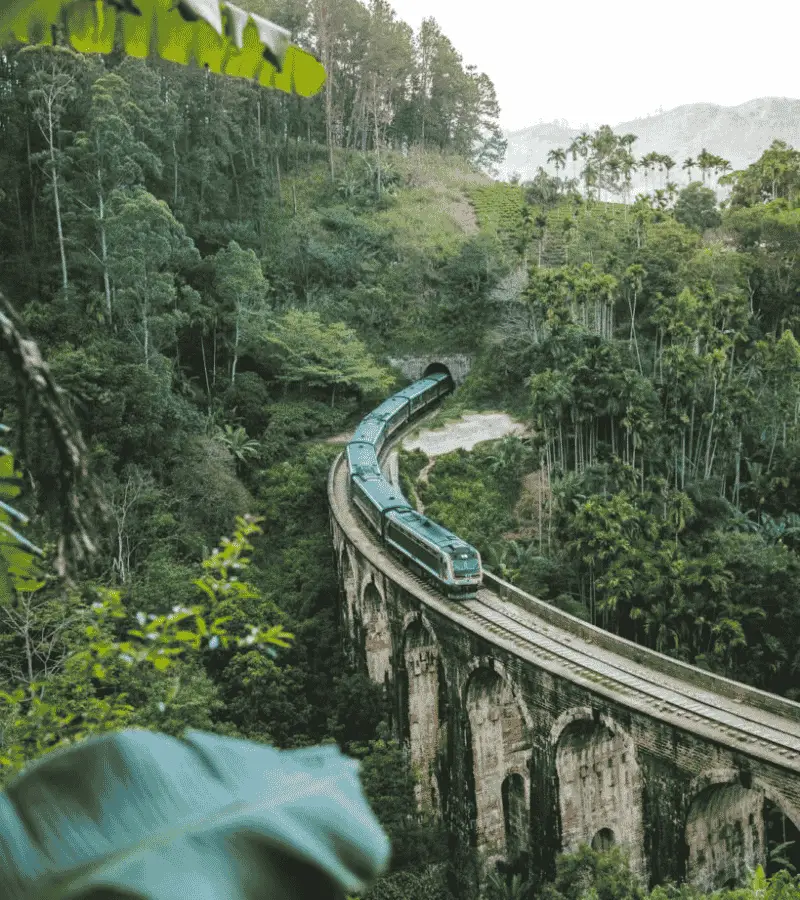 Ella Sri Lanka — blue trains through tea country, mountain cafés and hiking trails in the hill country